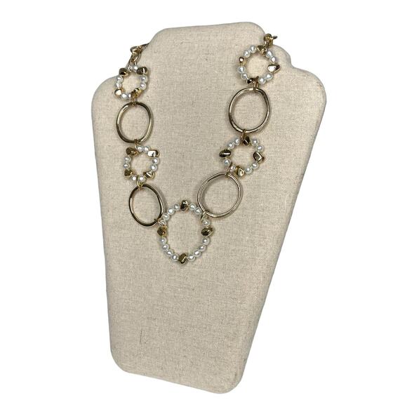 Faux Pearl and Gold Tone Circle Necklace Lobster Claw Clasp - Picture 8 of 8